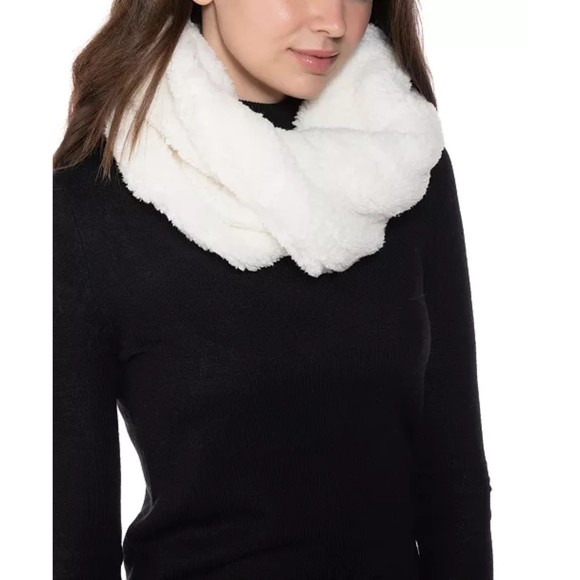 Jenni NWT Twisted Solid Sherpa Cowl Faux Fur Scarf Ivory One Size New - Picture 7 of 7